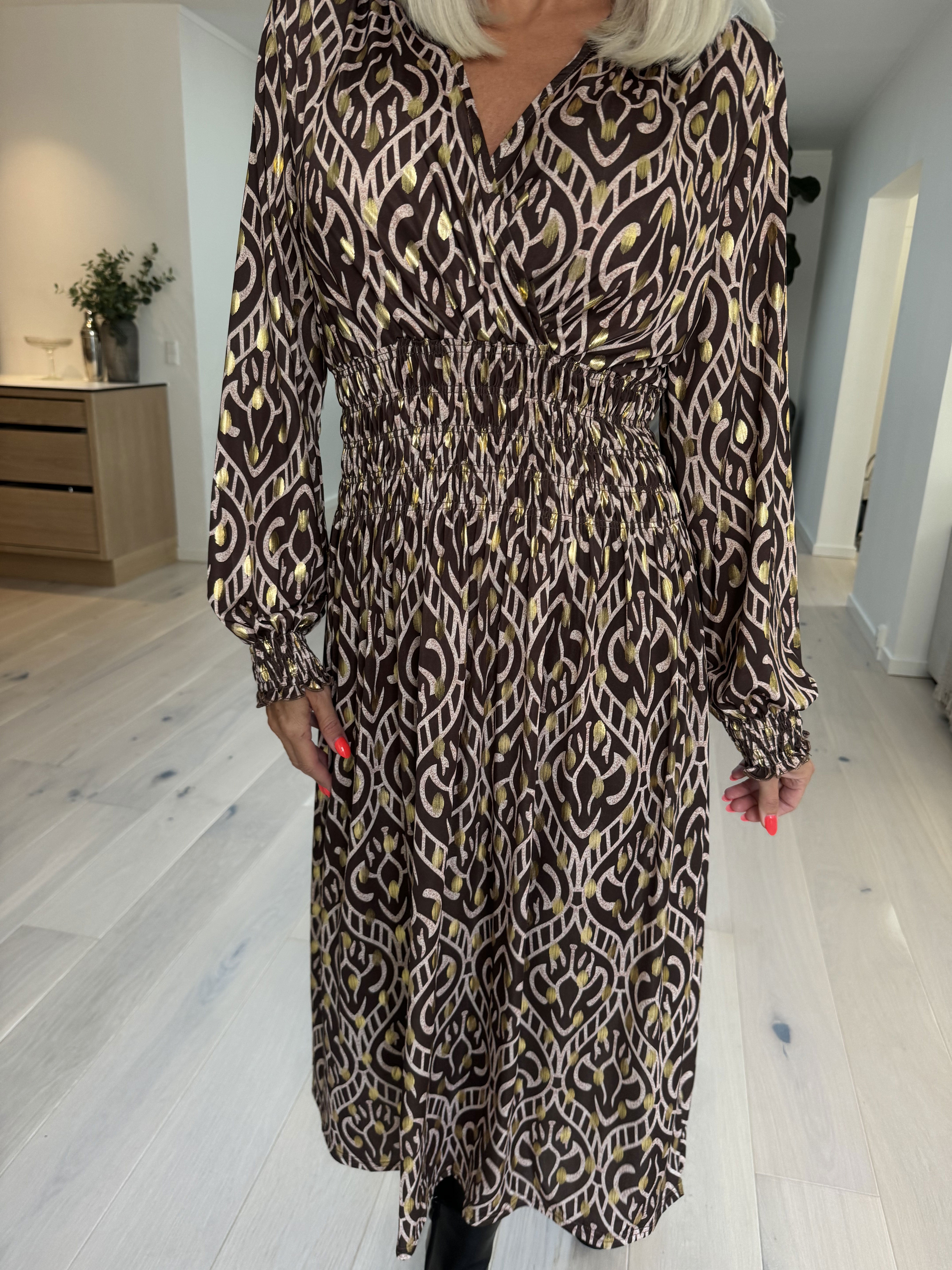 Pams Boho Midi L/S - Elastisk kjole i krølfrit stof